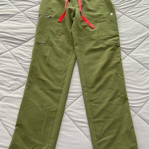 Figs Women’s Dark Olive High Waisted Skinny Yola Scrub Pants